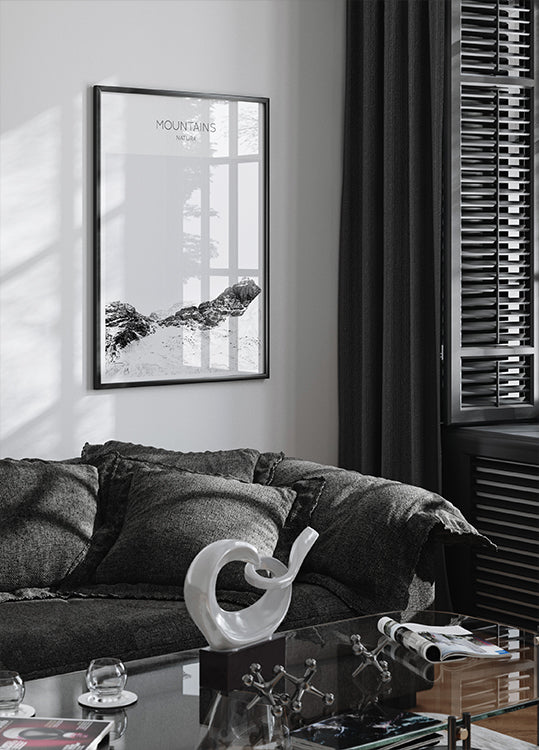 Poster „Serene Peaks“.