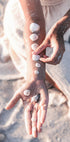 Picking Seashells Plakat - Posterbox.no