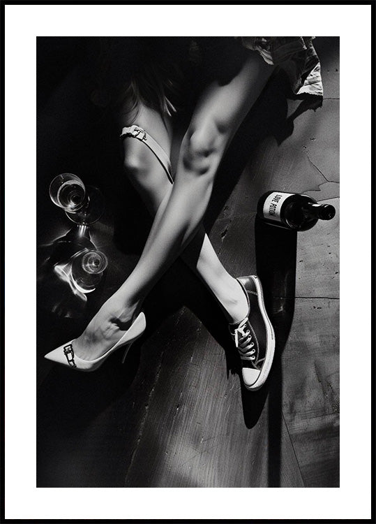 Woman Drinking Wine Elegant Urban Plakat - Posterbox.dk