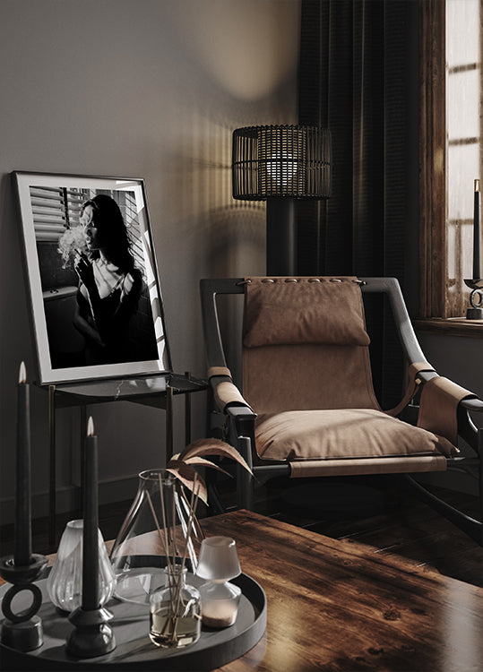 Frau in Licht und Schatten Poster 