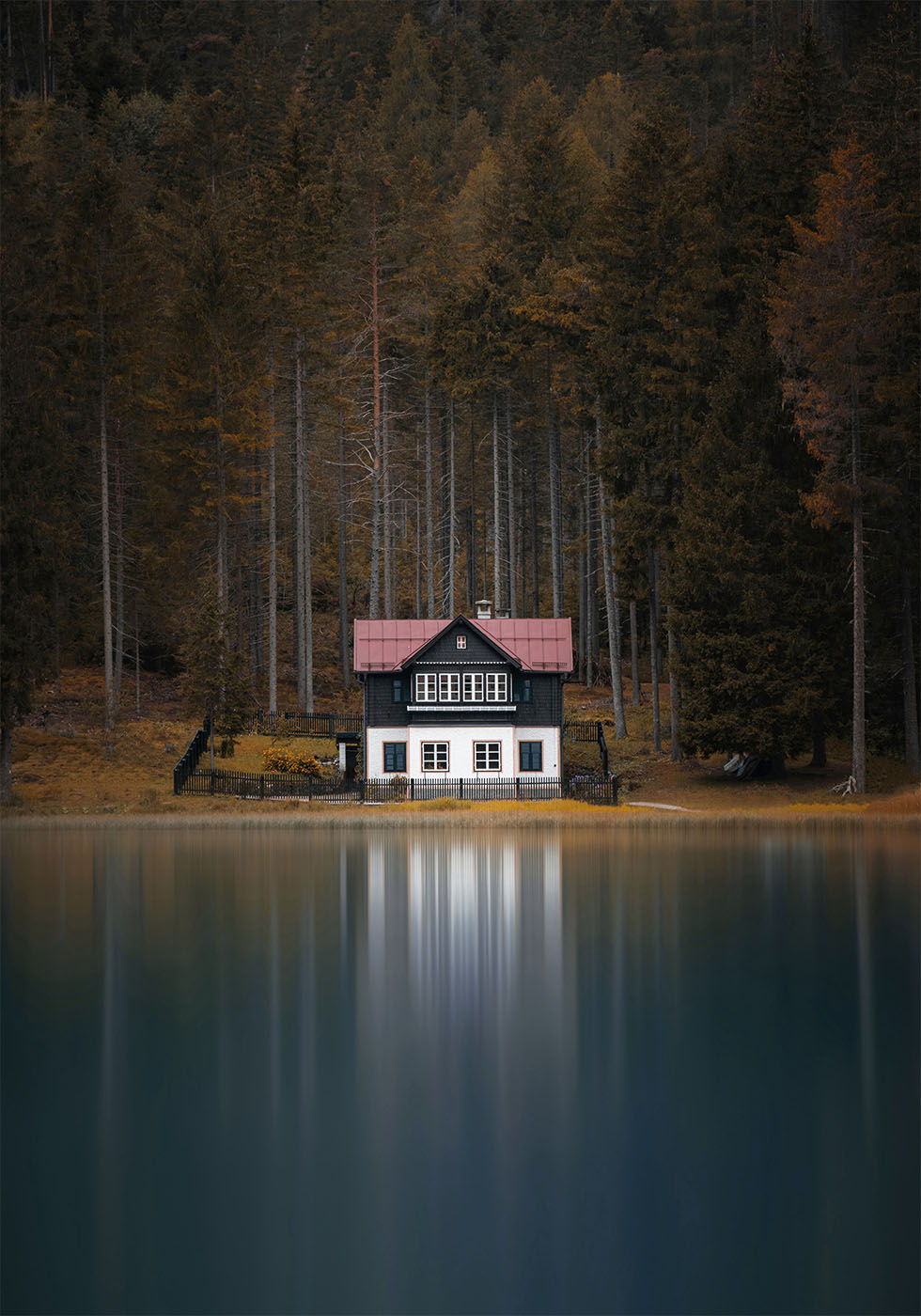 Poster Ein Haus am Ufer des Sees 