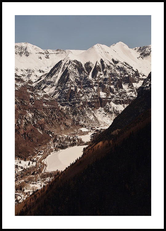 Snowy Mountain Valley Plakat - Posterbox