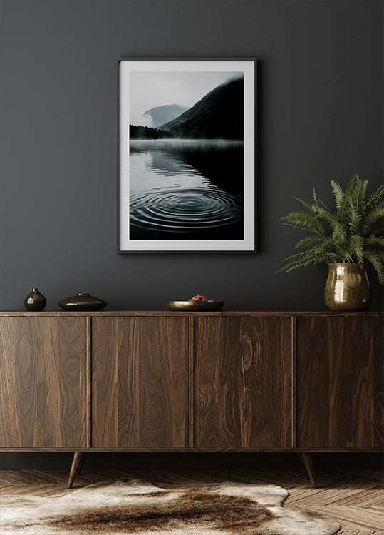 Water Ripples in Mountain Lake Plakat - Posterbox.dk