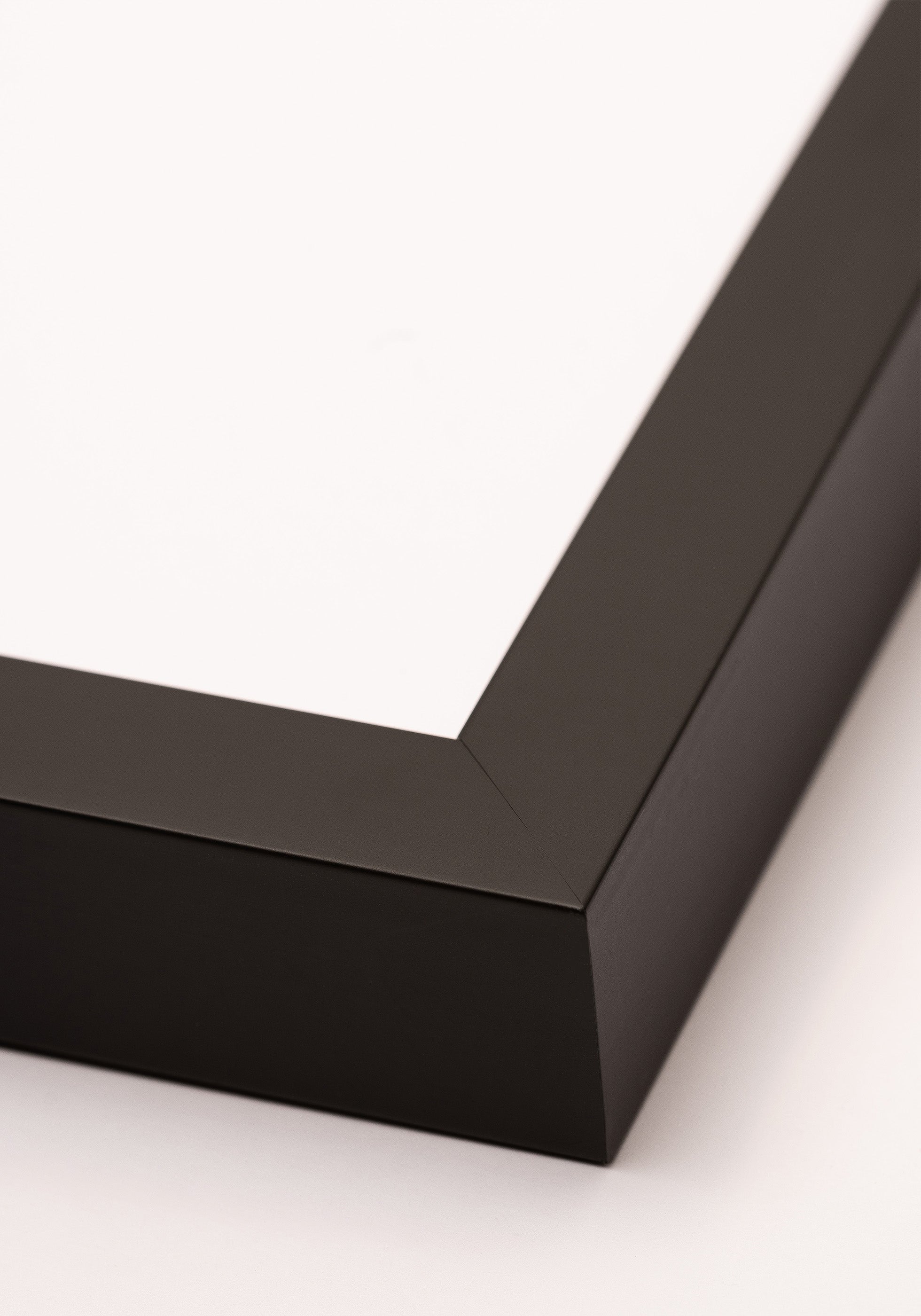 Premium-Holzrahmen Nielsen Black