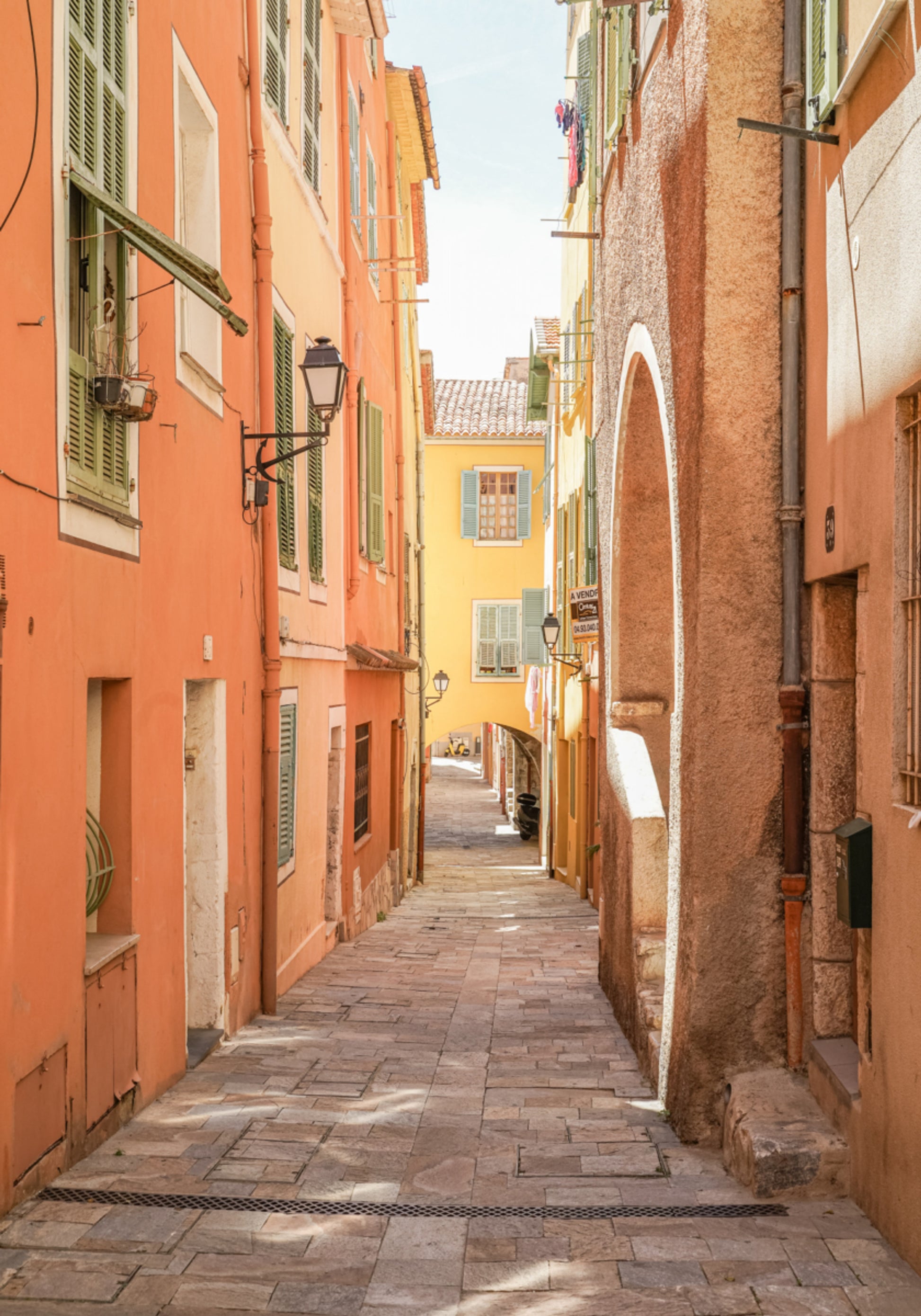 Lebendige europäische Gasse