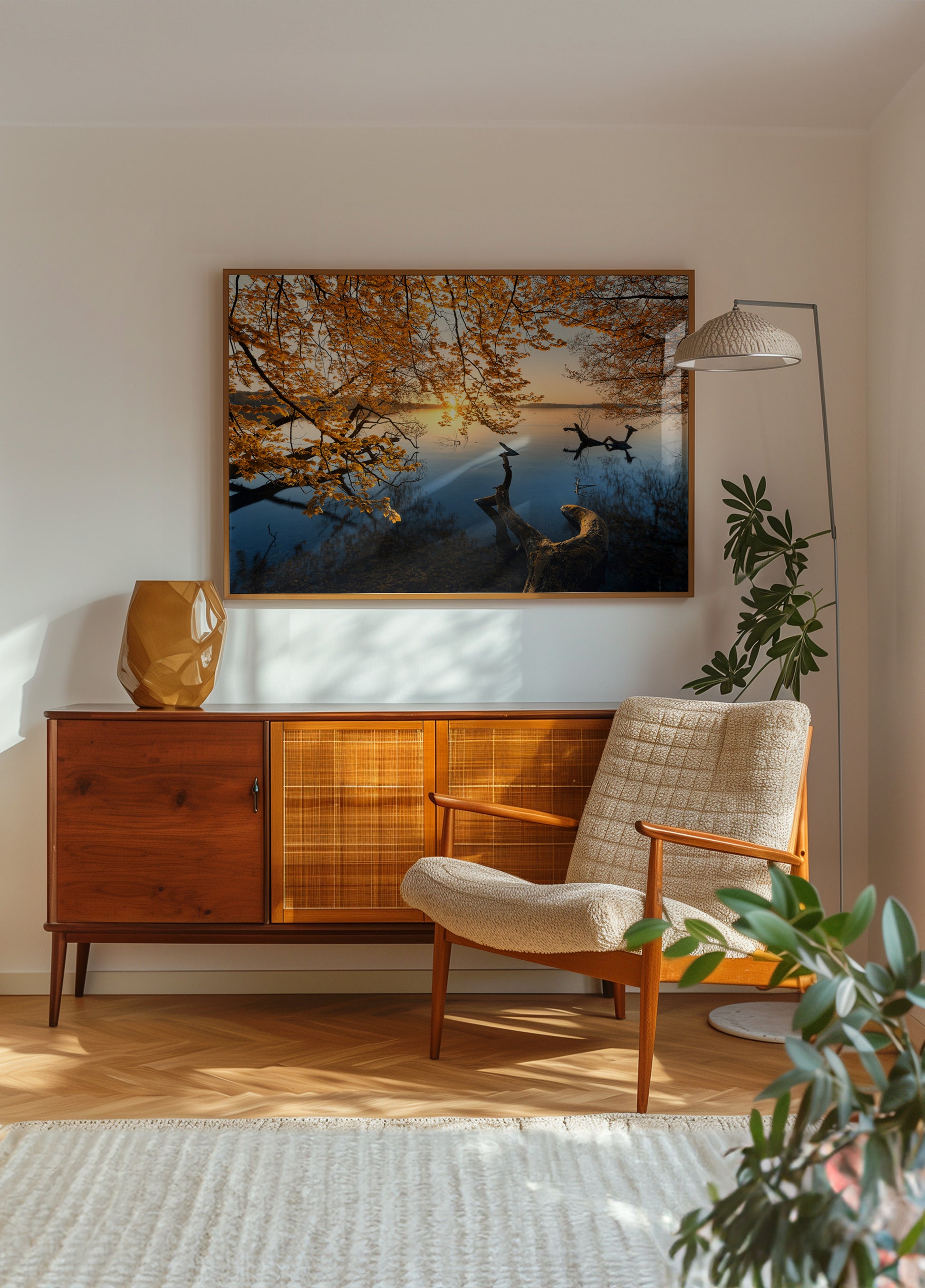 Goldener Herbstsee-Sonnenaufgang