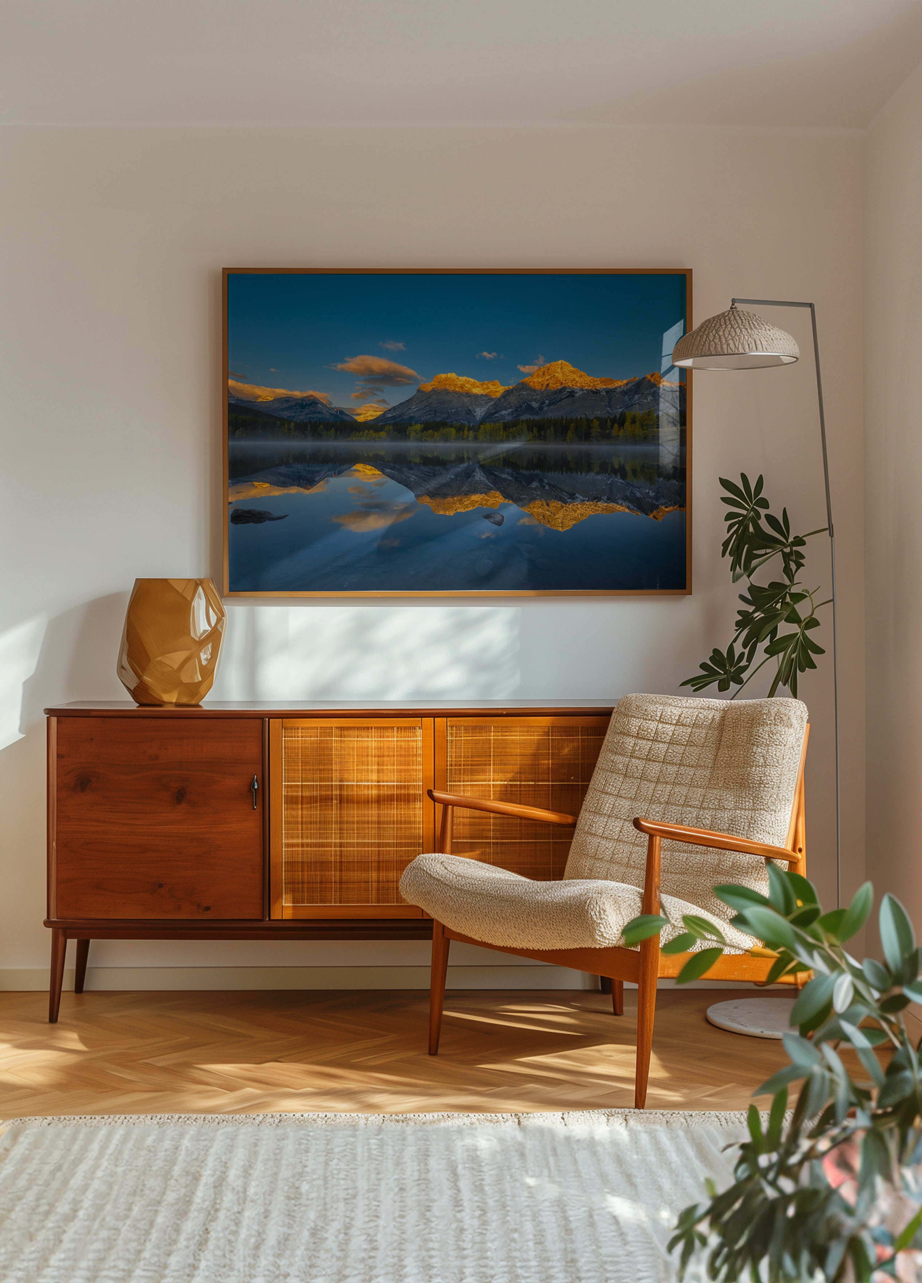 Goldene Bergreflexionen